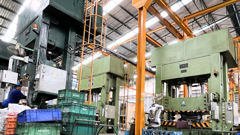 เครื่องปั๊มขึ้นรูปโลหะ